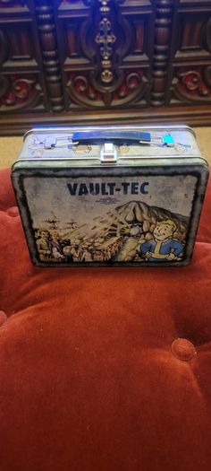 Fallout 3 Collectors Edition Lunchbox & Bobblehead