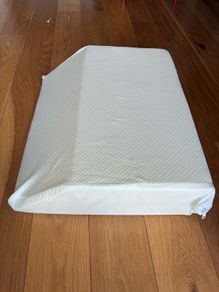 Large leg elevating pillow