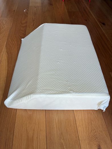 Large leg elevating pillow