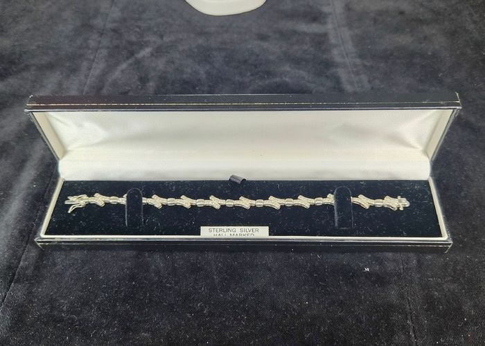 Sterling Silver Cubic Zirconia Line Link Bracelet Boxed 17cm