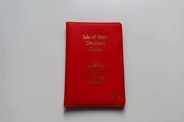 Isle of Man decimal coin set 1979 | Pobjoy Mint 6 coins in wallet with card