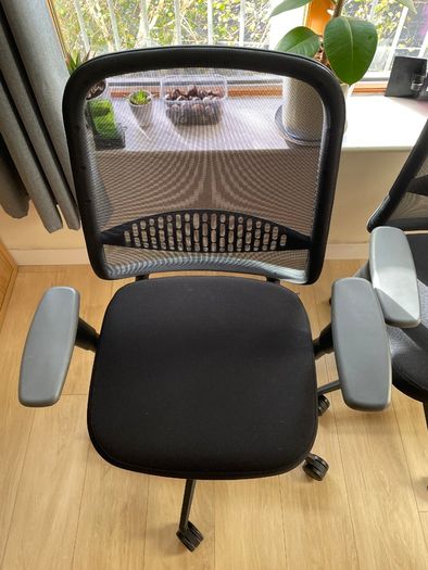 2 excellent like new office armchairs