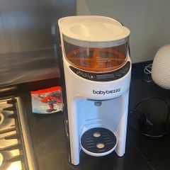Baby Brezza - Baby Formula Maker