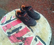 steel toe runners ....size 5