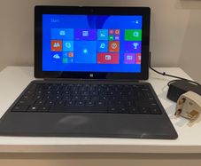 Microsoft Surface RT 32GB + Keyboard Cover + Charger + Sleeve