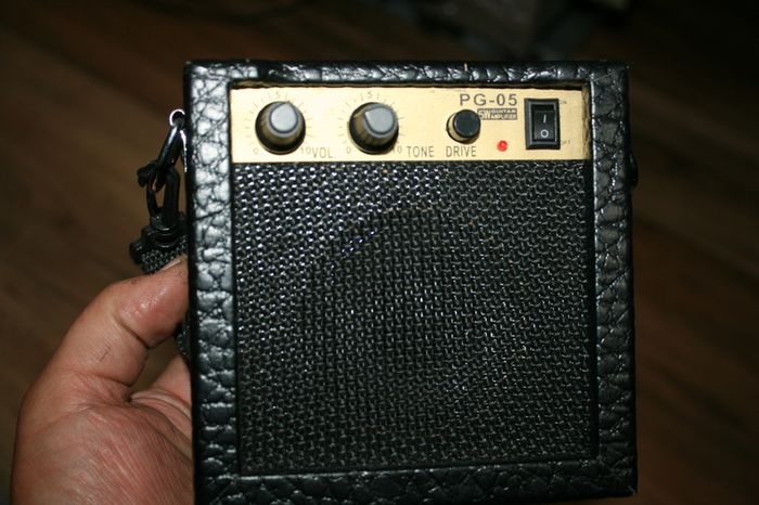 MC PG-05 5W Electric Guitar Amp Portable Amplifier Speaker with Volume Tone Control