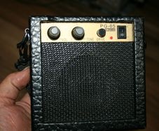 MC PG-05 5W Electric Guitar Amp Portable Amplifier Speaker with Volume Tone Control