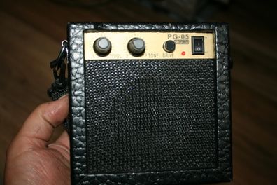 MC PG-05 5W Electric Guitar Amp Portable Amplifier Speaker with Volume Tone Control