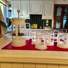 Bodum French Press (cafetiere) with four matching mugs