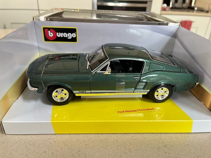 Ford Mustang GTA Fastback 1/18 Burago Rare