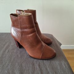 Women's  Clarks boots