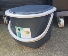 Compact toilet 22L