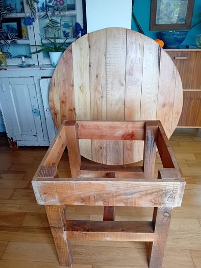 Round dining table 300 and vintage chairs 280