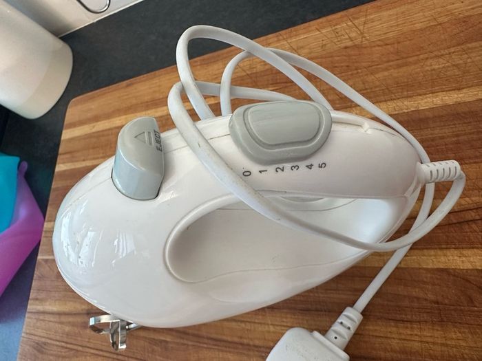 Hand mixer