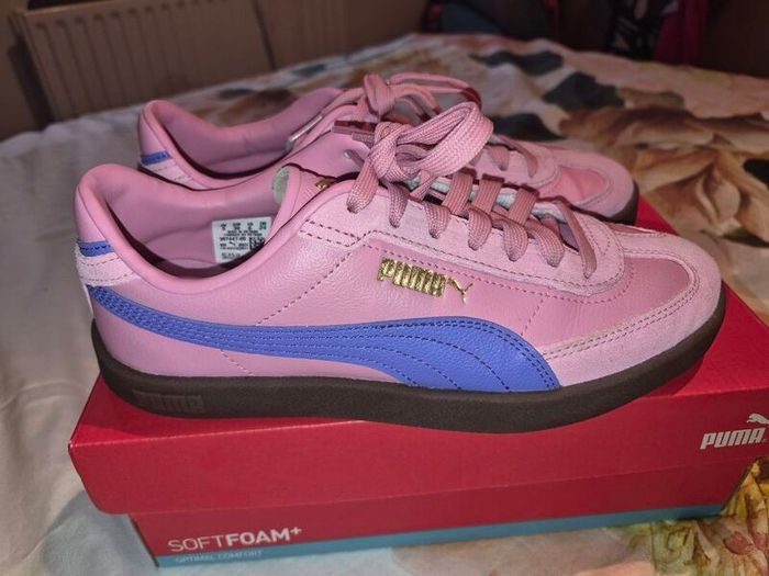 Puma  ladies/kids pink suede trainers