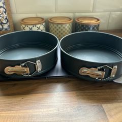 2x 20cm baking tins