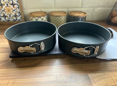 2x 20cm baking tins