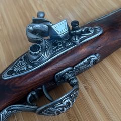 Collectable non-firing 18th century English flintlock pistol