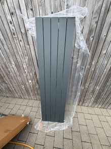 Anthracite aluminium radiator.