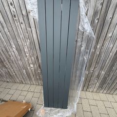 Anthracite aluminium radiator.
