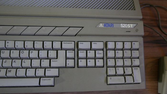 Atari 520st Video Game Keyboard Computer W Mouse  Desktop Vintage (works Well)