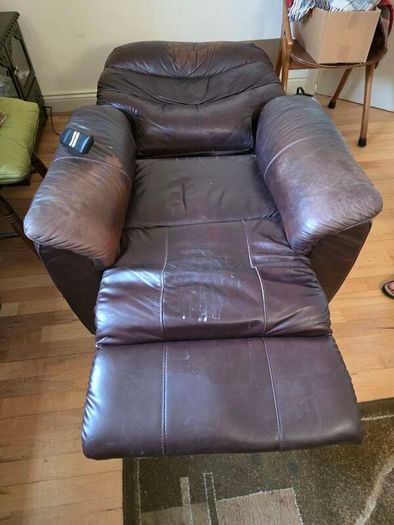 Riser recliner chair (tilt and rise)