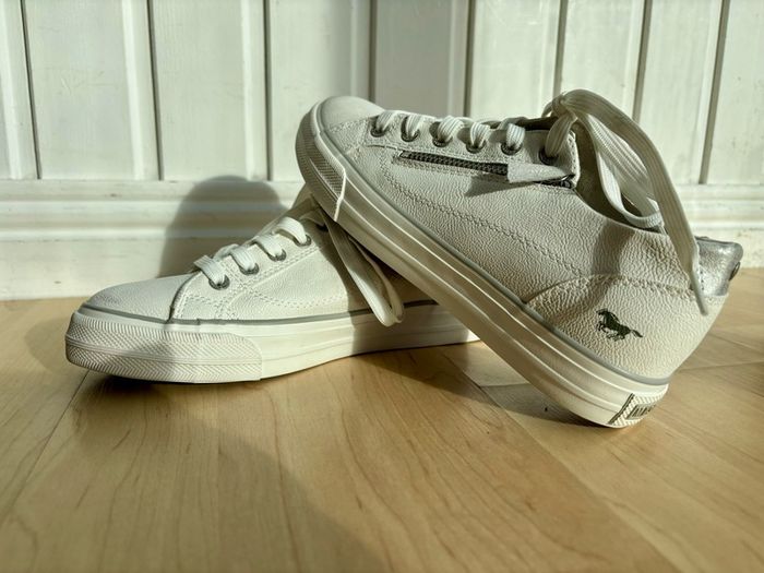 New mustang trainers size 4 eu 37