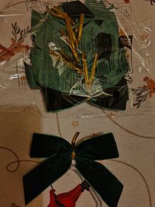 Christmas Decorations / Green Velvet Bows