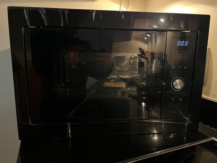 electriQ Built-In 900W Microwave - Black with Ambition