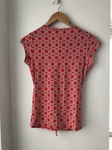 Ladies red knot front short sleeve top size 10 New with tags