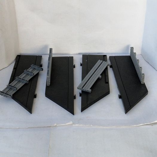 Scalextric 4x Lead In/Out Straight Borders (in Black) with Barriers ( L10873BR )