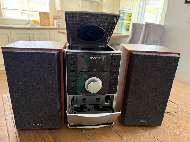 Sony Cmt-eh10 Micro Hifi plus CD Bundle