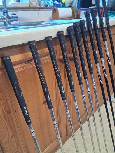 Golf clubs. Set Of Slazenger Mens Right Handed Golf Clubs in Excellent Condition.  Collect In Dublin Or Receive Via Post.