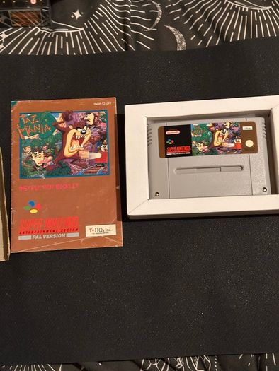 Super Nintendo retro console + games Mario