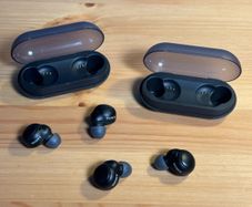 2 pairs of Sony WF-6C500