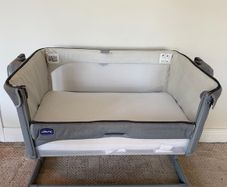 Chicco next2me - magic moon grey co-sleeping crib