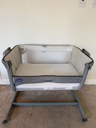 Chicco next2me - magic moon grey co-sleeping crib