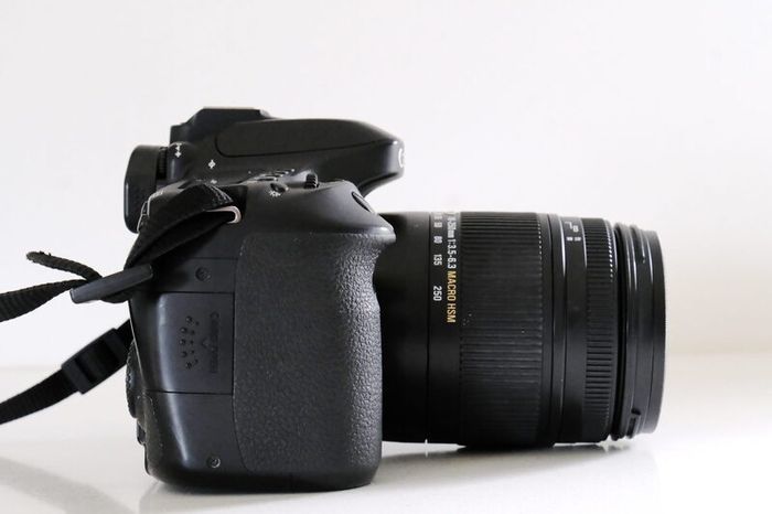 Canon EOS 80D + Sigma 18-250mm + 2 Batteries + 32GB Starter Kit