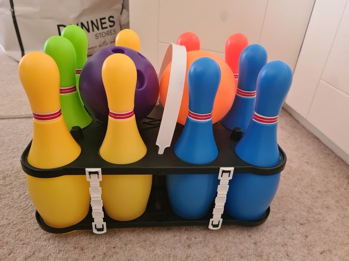 Smyths Bowling set