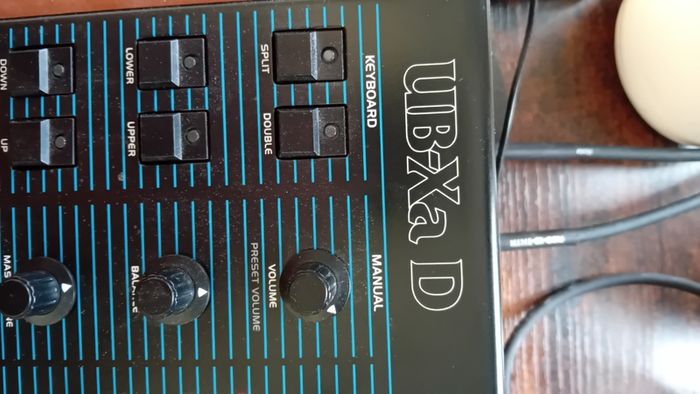 Behringer ub-xa d synthesizer