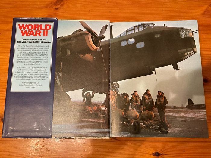 War book:'World War ll.Land,Sea & Air Battles 1939-1945'