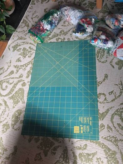 cutting mat and fabric bags x 8