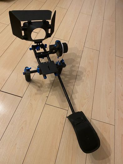 Shoulder rig for camera