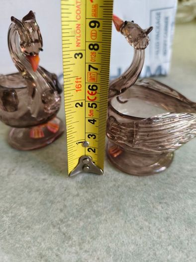 Vintage glass swan figurines, set of 3  glass swan small statues, glass bird figurine, elegant two toned glass swan decor