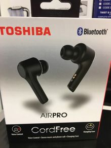 Cord free Bluetooth Earbuds with Charging Case