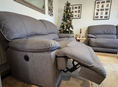 2x 3 Seater Recliners