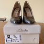 Clarks Silver Metallic Dinah Keer Heeled Shoes / Wedding or Christmas Party Wear Size 5 Image 2