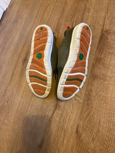 Unisex moccasin