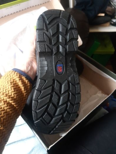 Brand new safety boots - size8