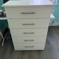 White 5 drawer chest of drawers